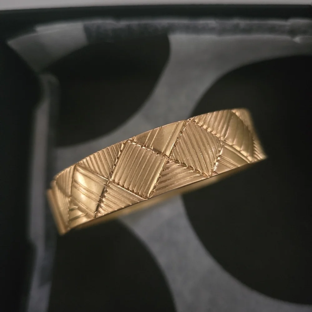 Kate Spade New York Gold-Tone Hinged Bangle Bracelet – Style KB916 - Picture 8 of 9